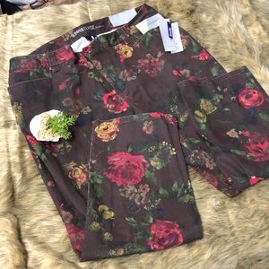 NWT Catherine’s Slimmer Classic Floral Pants